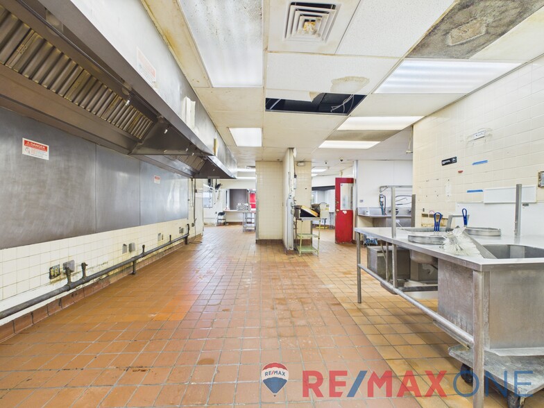 More Photos Of 2208 E Kansas Ave, Garden City Fast Food For Sale