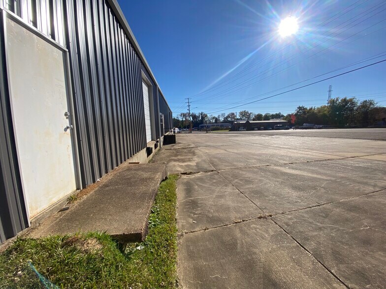 More Photos Of 650 Ridgewood Rd, Ridgeland Warehouse For Lease
