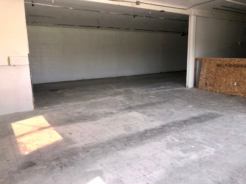 More Photos Of 911 W C St, Wilmington Warehouse For Lease