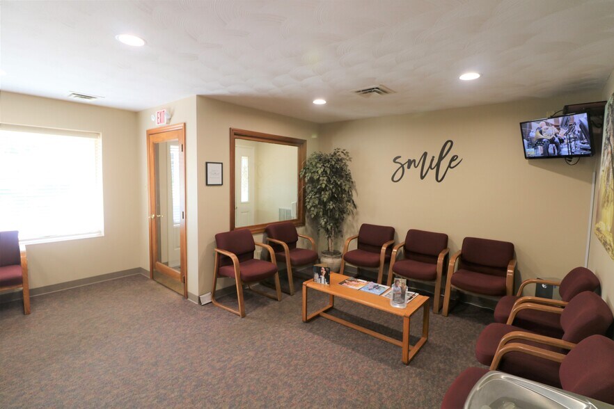 More Photos Of 1010-1090 N Market St, Troy Medical For Lease