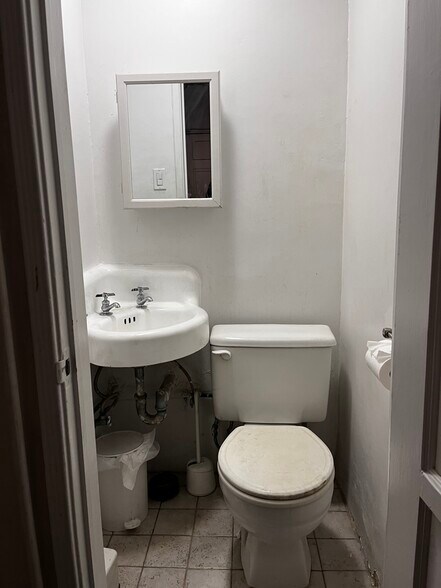 More Photos Of 10443-10445 Magnolia Blvd, North Hollywood Office Residential For Sale