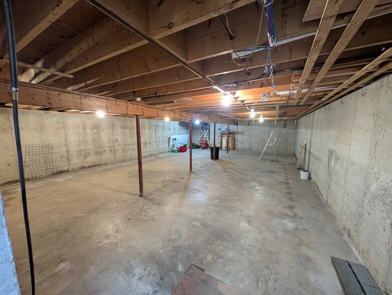 More Photos Of 55 W Housatonic St, Pittsfield Storefront Retail Office For Sale