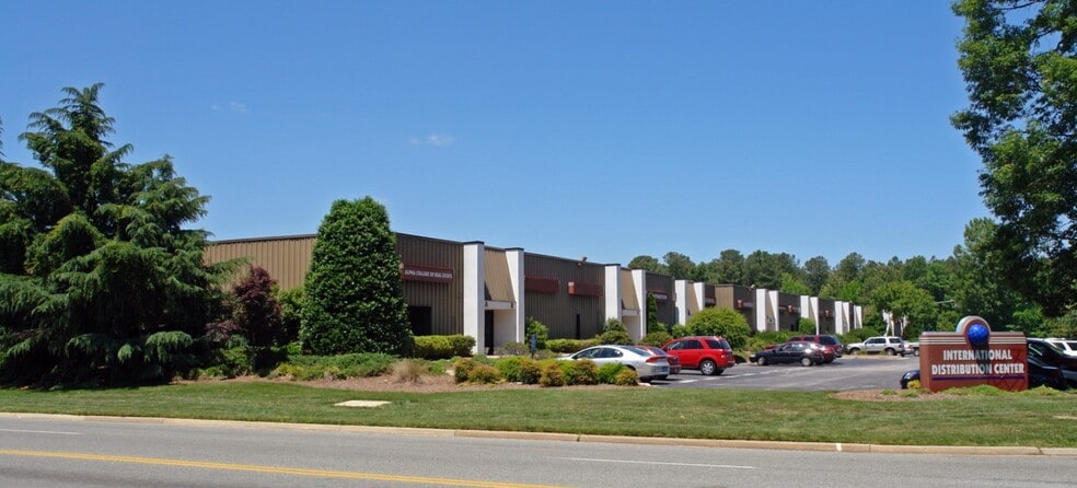 More Photos Of 11861 Canon Blvd, Newport News Distribution For Lease