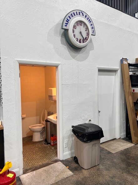 More Photos Of 921 NW 8th Ave, Fort Lauderdale Warehouse For Lease