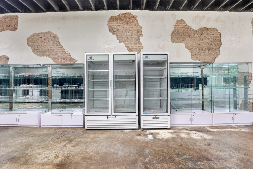 More Photos Of 2412-2414 N Robinson Ave, Oklahoma City Storefront Retail Office For Lease