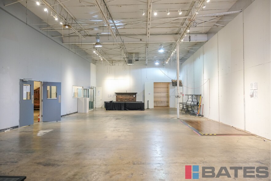 More Photos Of 9203 Diplomacy Row, Dallas Distribution For Lease