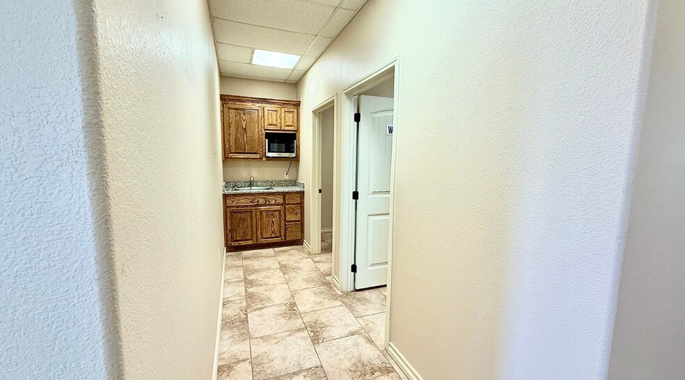 More Photos Of 4617 S County Rd 1210 rd, Midland Warehouse For Lease