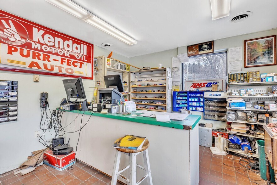 More Photos Of 467 Main St, Wilbraham Service Station For Sale