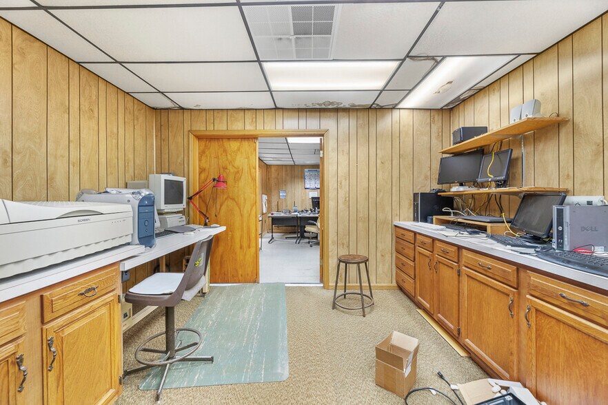 More Photos Of 14924 Beloit Snodes Rd, Beloit Manufacturing For Lease