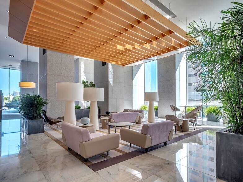 More Photos Of 200 S Biscayne Blvd, Miami Coworking Space