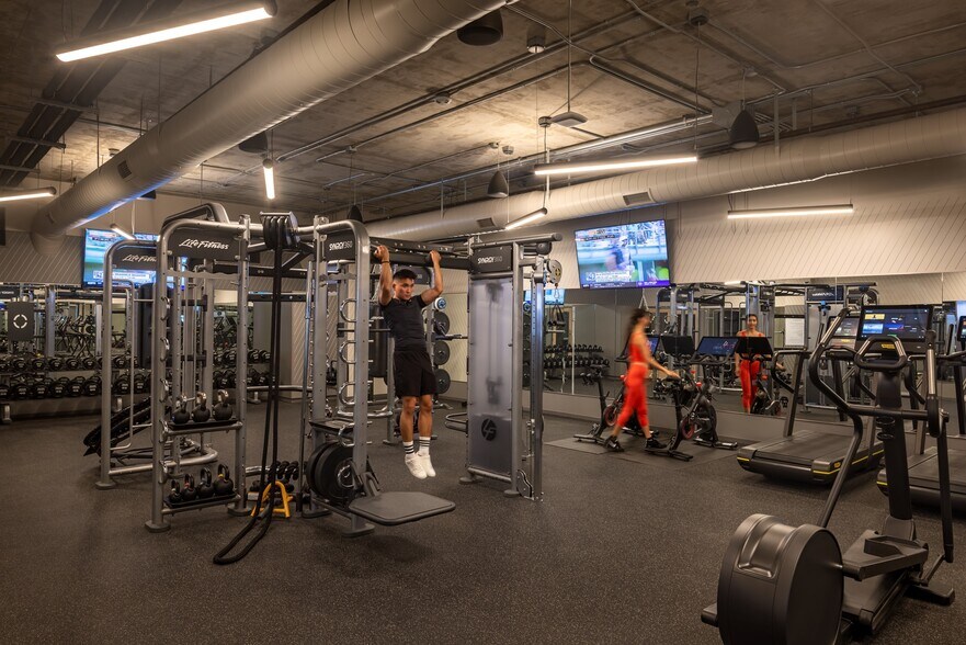 More Photos Of 2120 Colorado Ave, Santa Monica Office For Lease