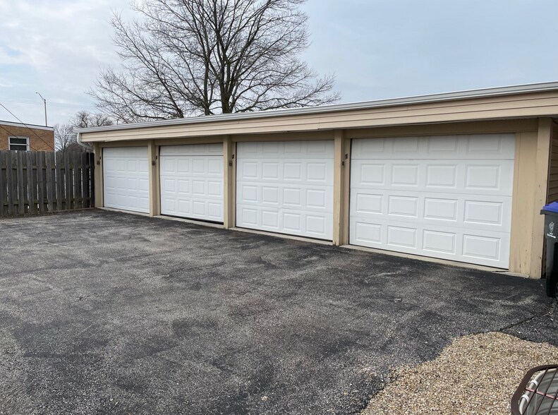 More Photos Of 221 Robinhood Ln, Bloomington Multifamily For Sale