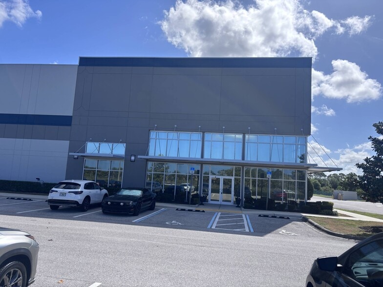 More Photos Of 7910 25th Ct E, Sarasota Warehouse For Lease