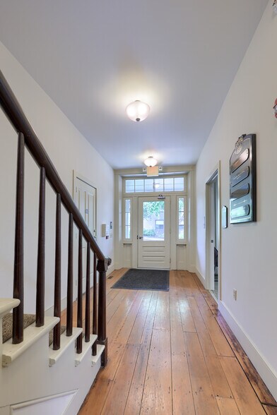 More Photos Of 390 E Main St, Ephrata Office For Sale