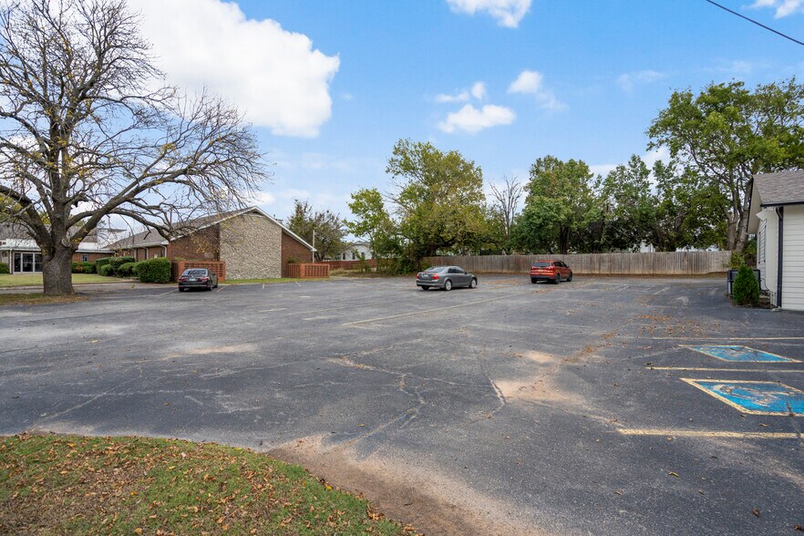 More Photos Of 1823 W 51st St, Tulsa Freestanding For Sale