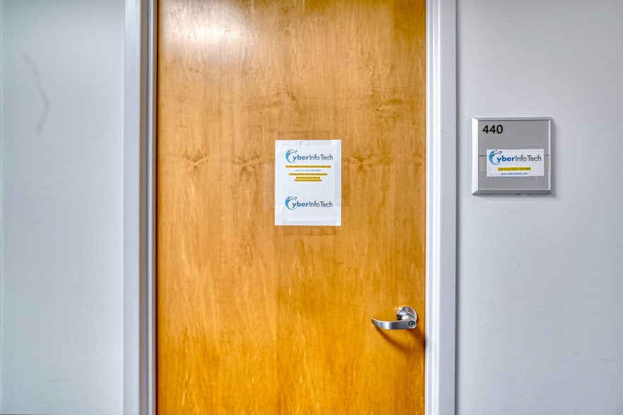 More Photos Of 438 N Frederick Ave, Gaithersburg Medical For Sale