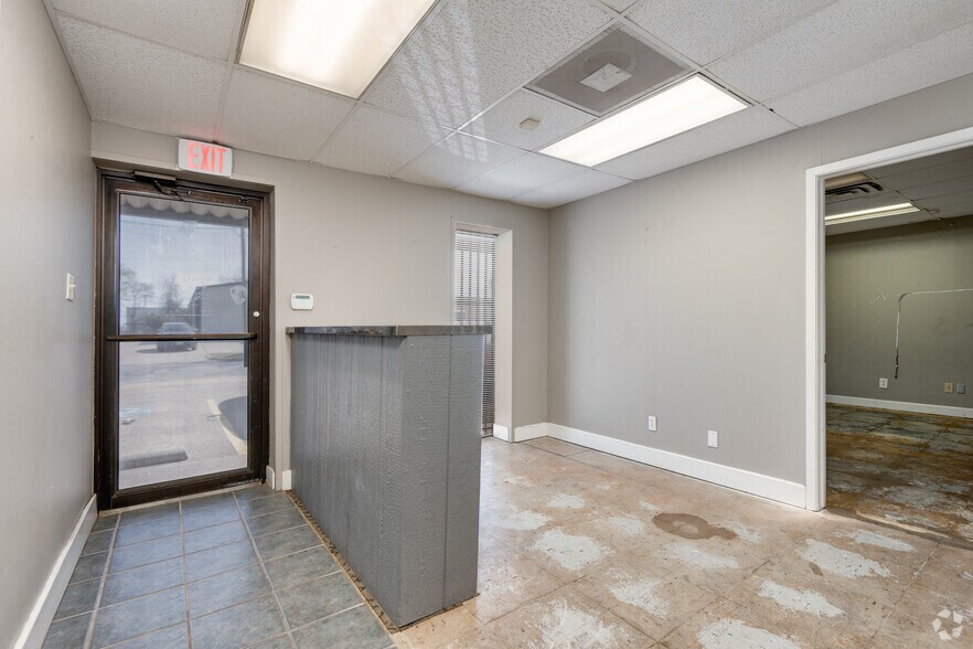 More Photos Of 2333-2337 Delante St, Haltom City Warehouse For Sale