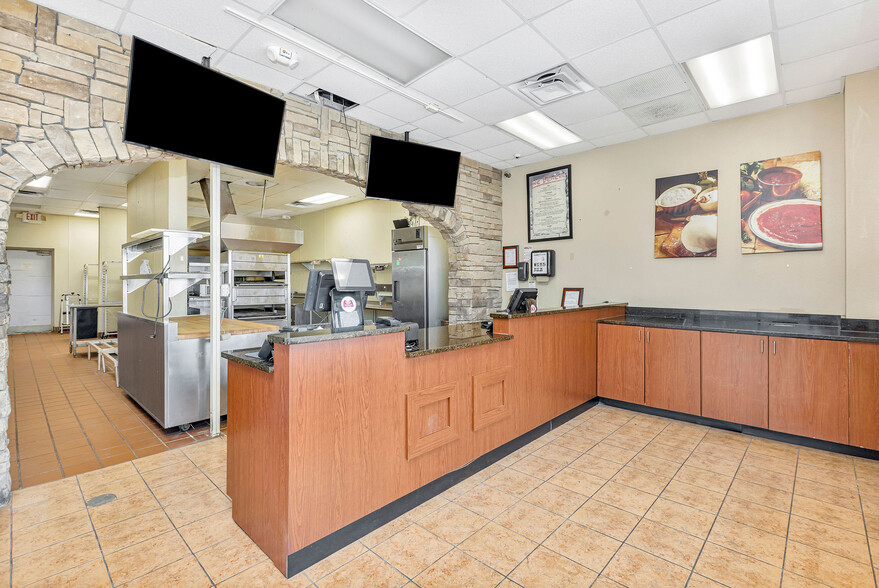 More Photos Of 920 Loveland-Madeira Rd, Loveland Storefront For Lease