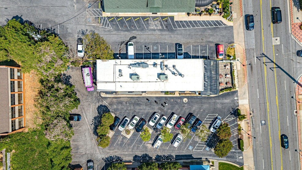 More Photos Of 6090 Roswell Rd, Sandy Springs Restaurant For Sale