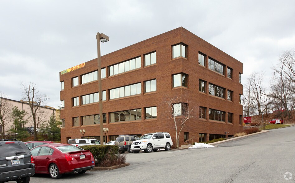 More Photos Of 1700 N Highland Rd, Pittsburgh Office For Lease