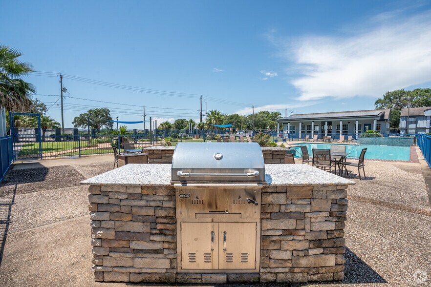 More Photos Of 3802 Nasa Rd, Seabrook Apartments For Sale