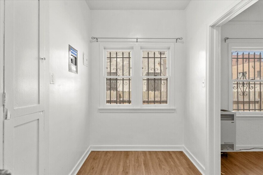 More Photos Of 630 S Cochran Ave, Los Angeles Apartments For Sale