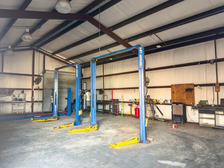 More Photos Of 5922 FM 2100, Crosby Service For Sale