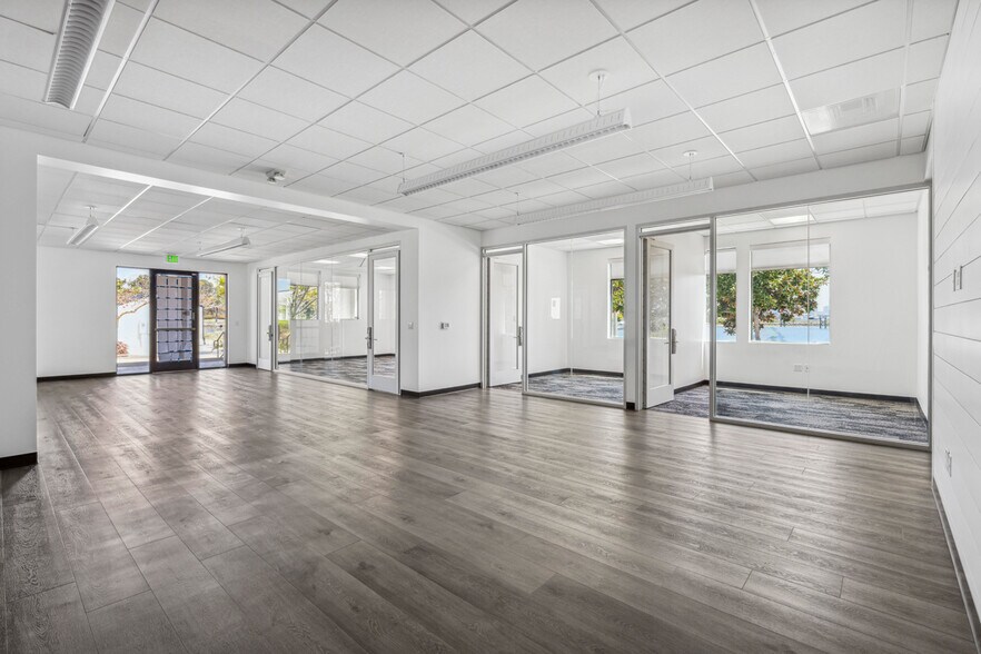 More Photos Of 2837 Historic Decatur Rd, San Diego Office For Sale