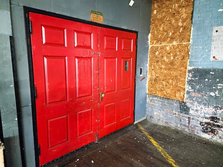 More Photos Of 460 Globe St, Fall River Showroom For Sale