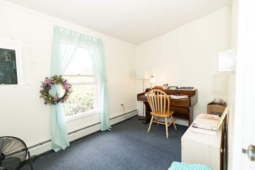 More Photos Of 8 Jennifer Dr, Merrimack Flex For Sale