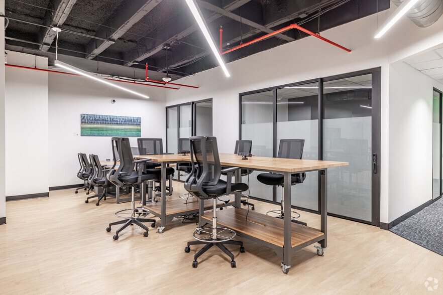 More Photos Of 7550 W Interstate 10, San Antonio Office For Lease