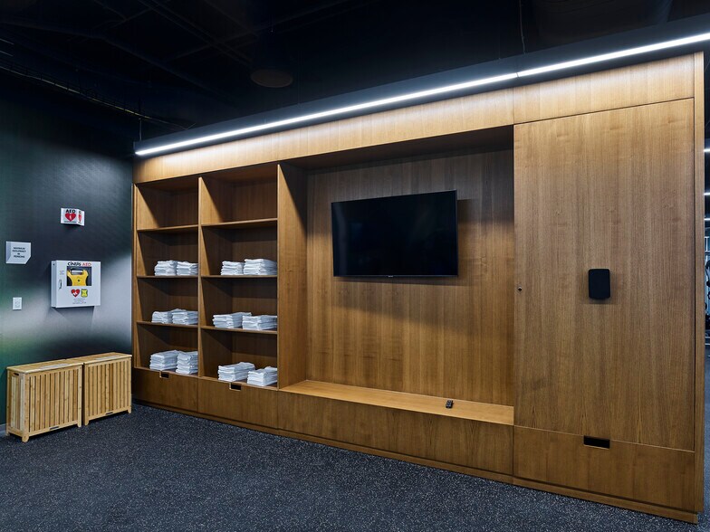 More Photos Of 161 NW 6th St, Miami Unknown For Lease