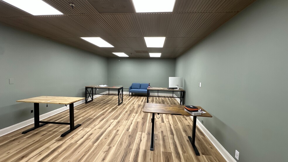 More Photos Of 129 Dupree St, Charlotte Distribution For Lease
