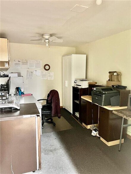 More Photos Of 416 Putnam St, Eau Claire Supermarket For Sale