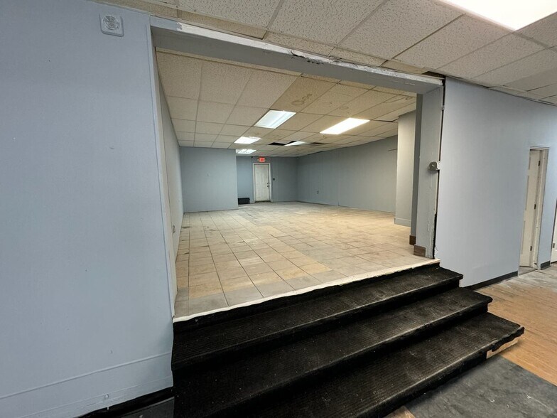More Photos Of 1001-1003 Bergen St, Newark Storefront Retail Residential For Lease