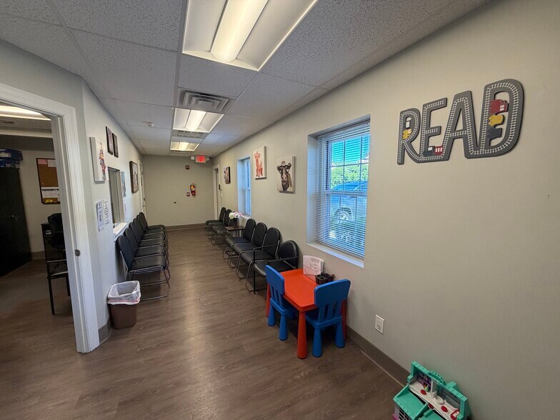 More Photos Of 524 E Main St, Riverhead Office For Lease