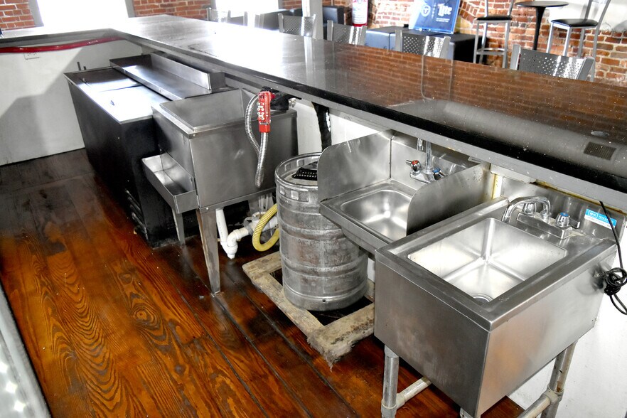 More Photos Of 124 E G.E. Patterson Ave, Memphis Restaurant For Sale