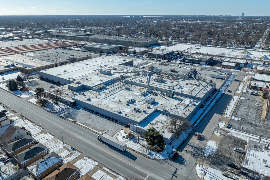 More Photos Of 1900 S 25th Ave, Broadview Manufacturing For Lease