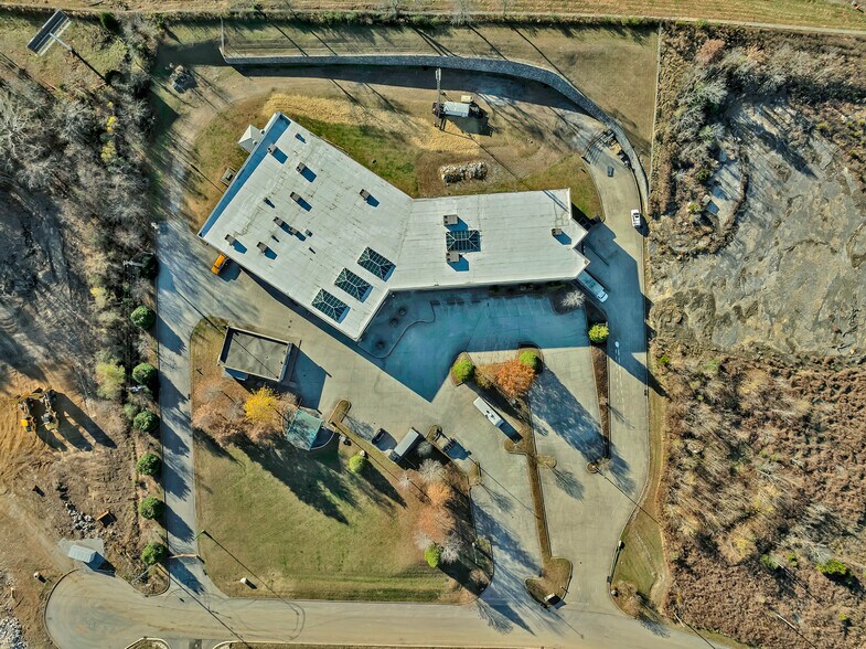 More Photos Of 1616 Harley Davidson Blvd, Columbia Freestanding For Sale