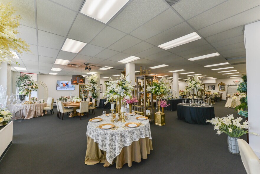 More Photos Of 2734 Lasalle St, Saint Louis Showroom For Sale