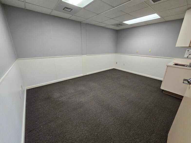 More Photos Of 97 S 4th St, Ishpeming Office For Lease