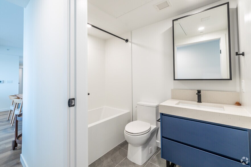 More Photos Of 2488 Granville St, Vancouver Apartments For Lease