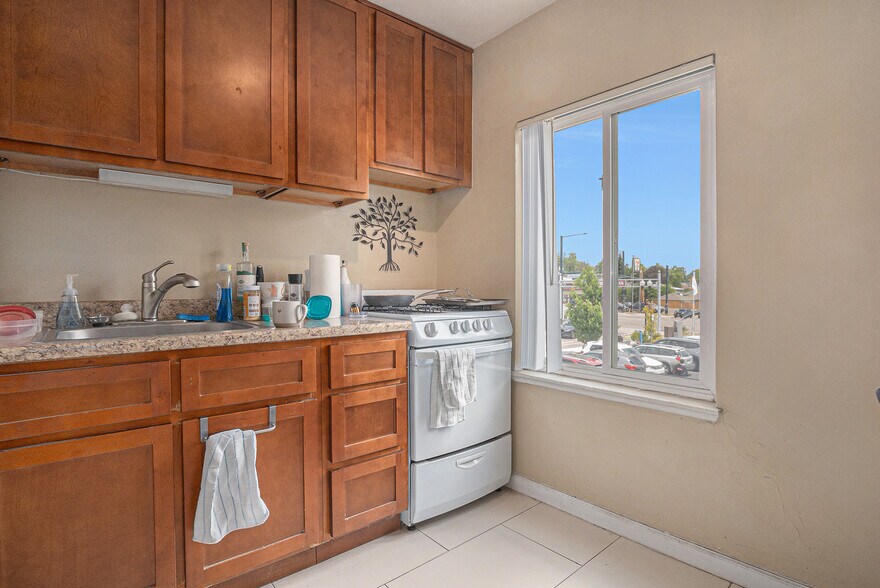 More Photos Of 5218-5220 W 25th Ave, Edgewater Apartments For Sale