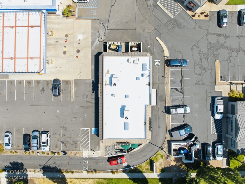More Photos Of 583 NE Bellevue Dr, Bend Fast Food For Sale
