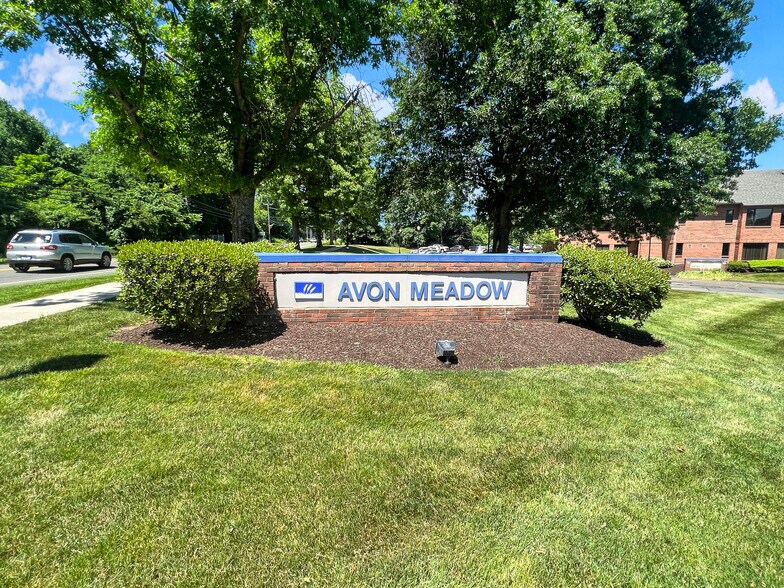 More Photos Of 20 Avon Meadow Ln, Avon Medical For Lease