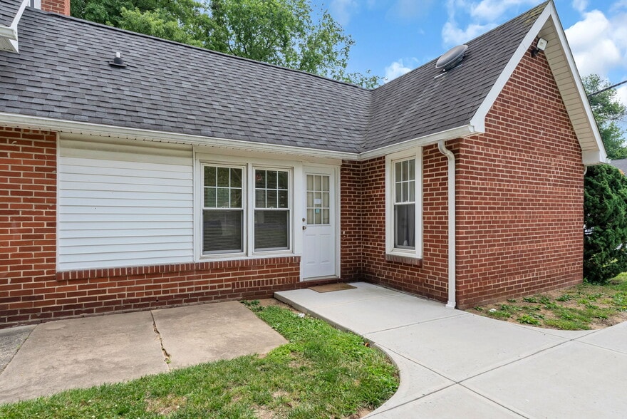 More Photos Of 8-10 Tindall Rd, Middletown Office For Lease