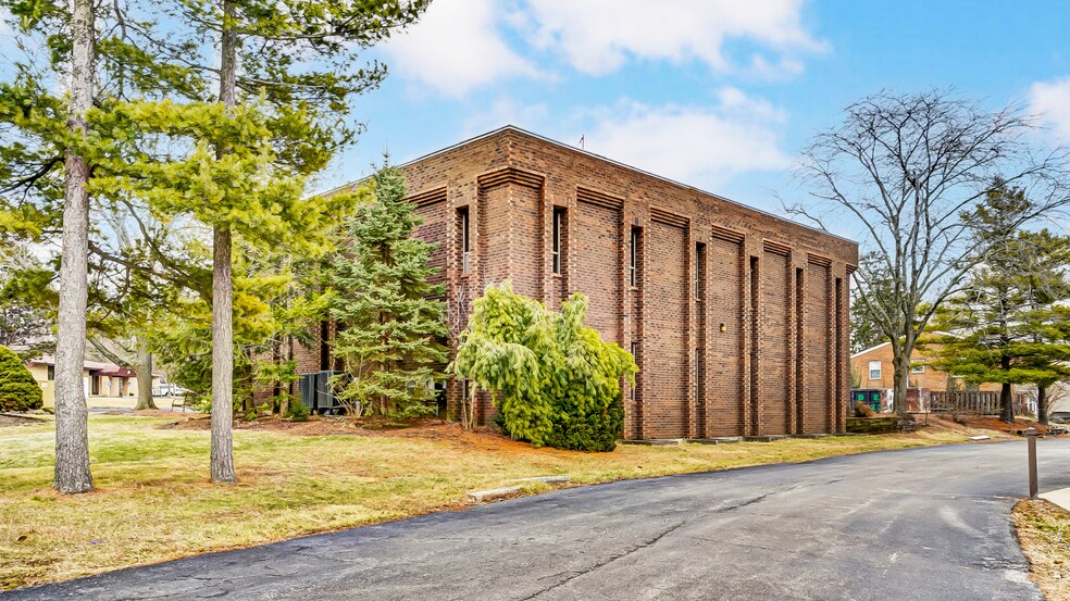 More Photos Of 47 E Wilson Bridge Rd, Columbus Office For Lease