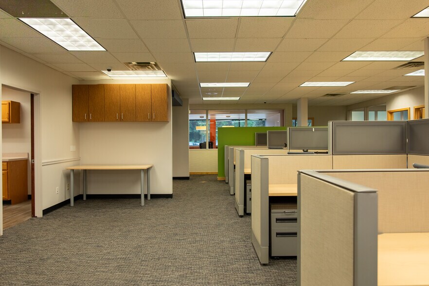 More Photos Of 11820-11830 Nicholas St, Omaha Office For Lease