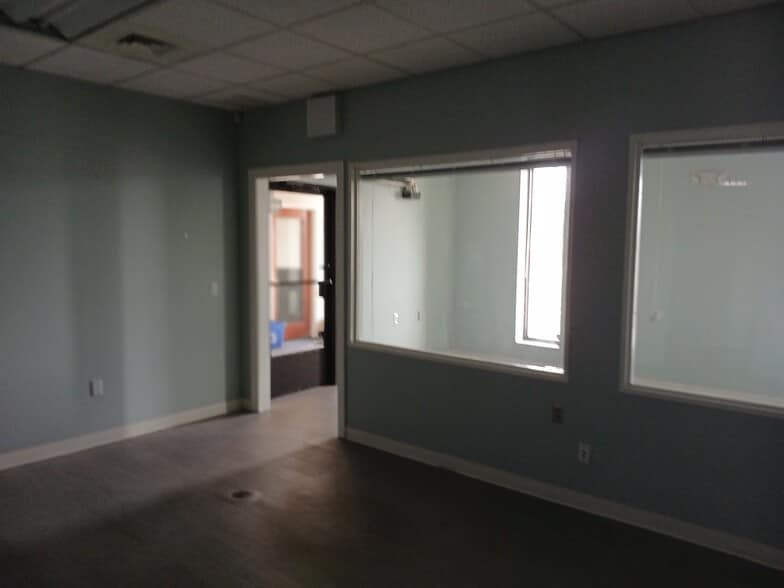 More Photos Of 240 Sargent Dr, New Haven Manufacturing For Lease