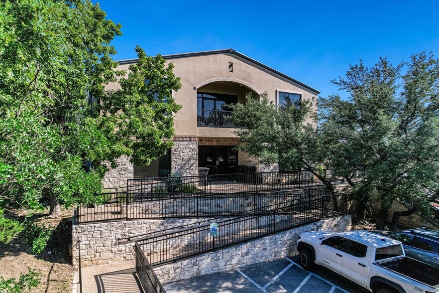 More Photos Of 7 Lakeway Centre Ct N, Lakeway Office For Lease